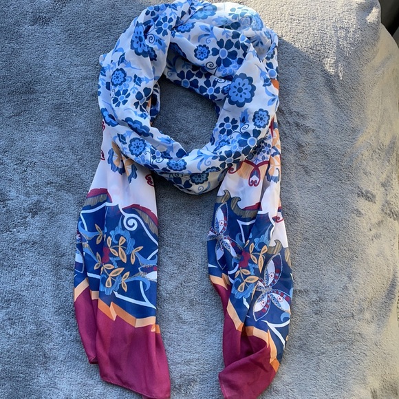 Scarf Me 100% Silk Floral Scarf Wrap - Picture 4 of 4